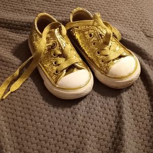 Converse size 4